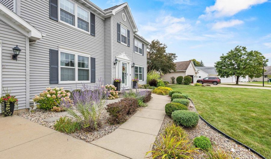 4720 W CHICORY Ln, Appleton, WI 54914 - 4 Beds, 4 Bath