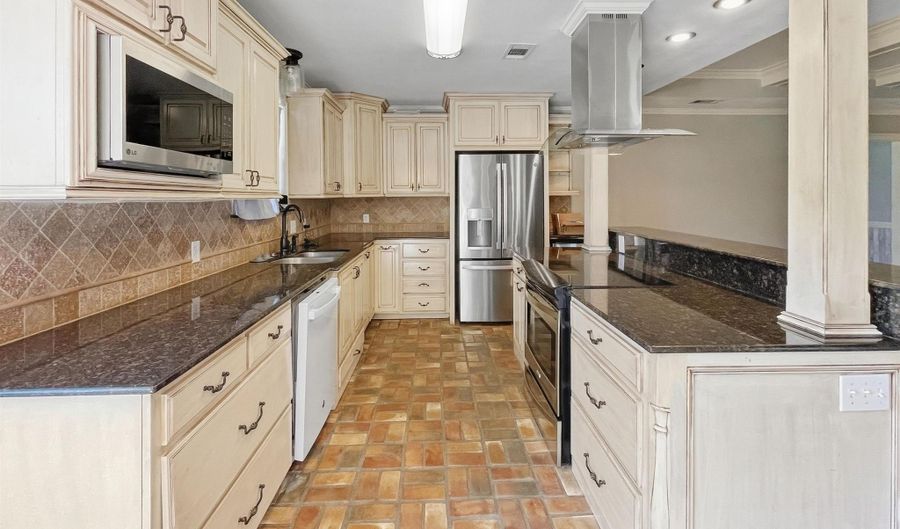 6335 Antioch Blvd, Baton Rouge, LA 70817 - 4 Beds, 3 Bath