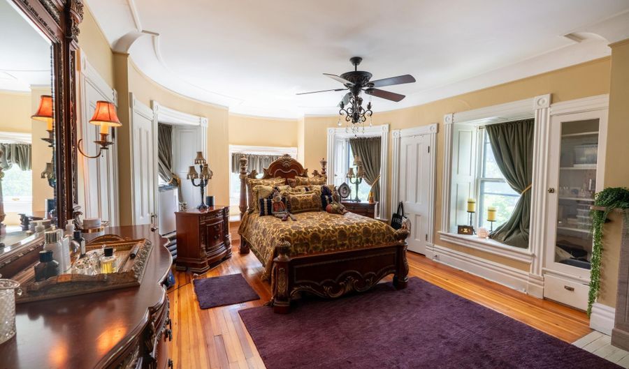 321 Guy Park Ave, Amsterdam, NY 12010 - 5 Beds, 4 Bath