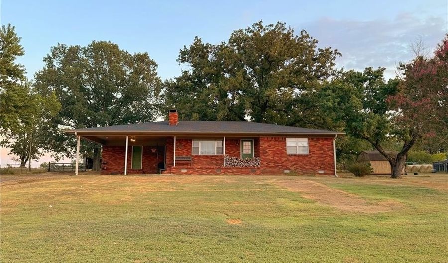 8920 E US HWY 64, Atkins, AR 72823 - 4 Beds, 2 Bath