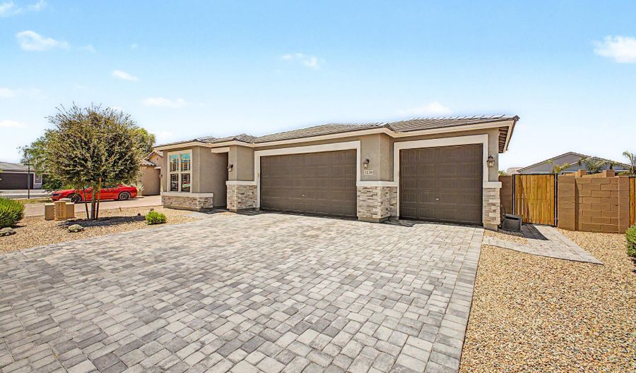 1230 E GABRILLA Dr, Casa Grande, AZ 85122 - 3 Beds, 2 Bath