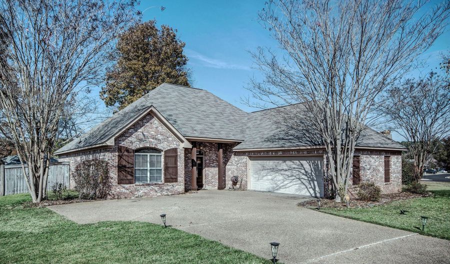 243 E Pinebrook Dr, Brandon, MS 39047 - 3 Beds, 2 Bath