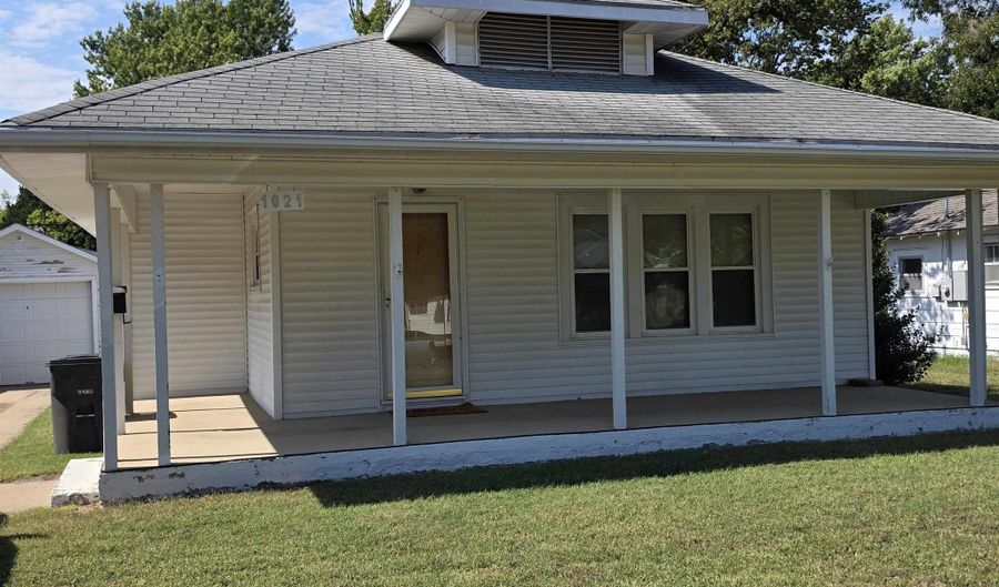 1021 N 3rd St, Arkansas City, KS 67005 - 2 Beds, 1 Bath