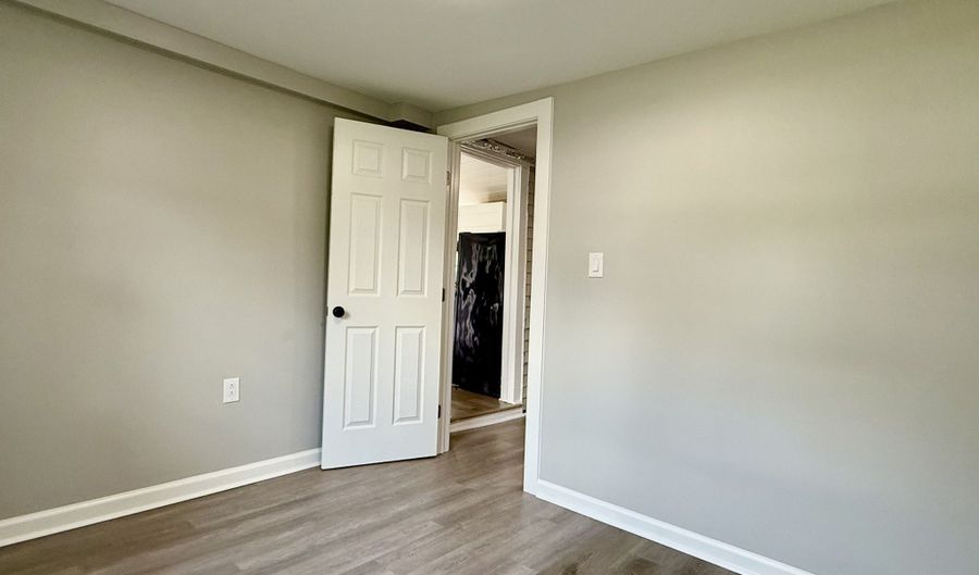 607 Ellenhurst Dr, Anderson, IN 46012 - 2 Beds, 1 Bath
