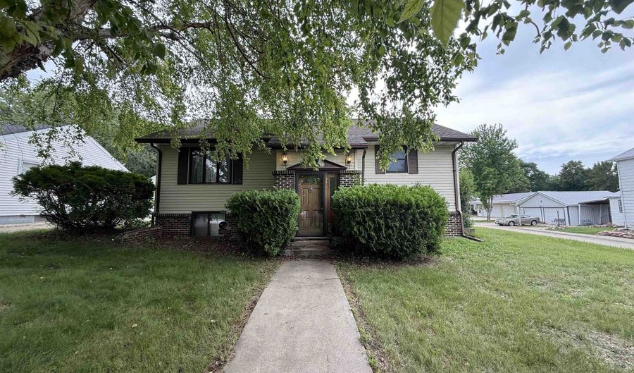 540 S 8th St, Akron, IA 51001 - 3 Beds, 2 Bath
