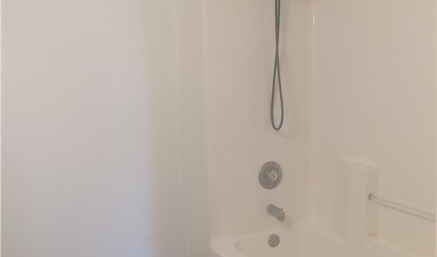 1040 13th St B, Allentown, PA 18102 - 2 Beds, 1 Bath