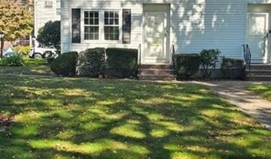 107 Forestwood Dr, North Providence, RI 02904 - 2 Beds, 2 Bath