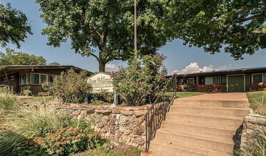 110 Coral Ter 13, Ballwin, MO 63011 - 1 Beds, 1 Bath