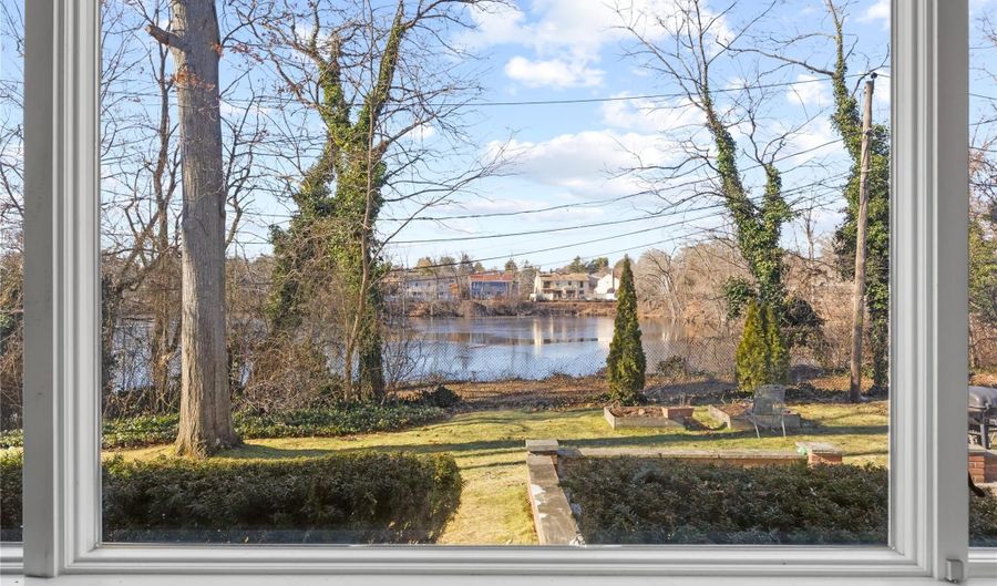 11 Searingtown Rd, Albertson, NY 11507 - 3 Beds, 3 Bath
