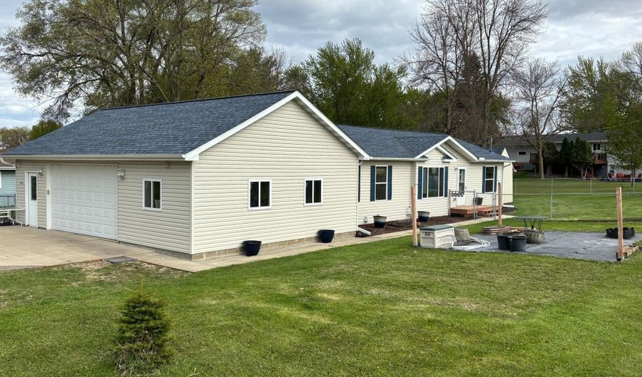 2200 Eunice Dr, Albert Lea, MN 56007 - 3 Beds, 2 Bath
