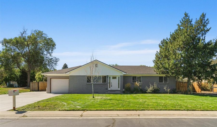 835 S Everett St, Lakewood, CO 80226 - 4 Beds, 3 Bath