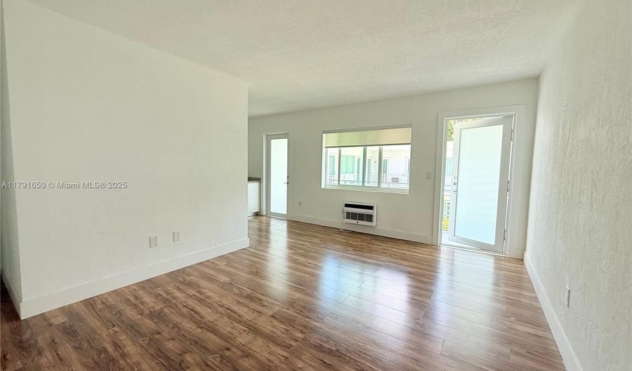 9270 E Bay Harbor Dr 4B, Bay Harbor Islands, FL 33154 - 1 Beds, 1 Bath