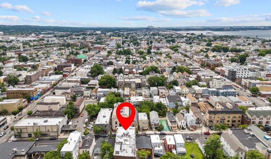 21 W 20TH St 205, Bayonne, NJ 07002 - 1 Beds, 1 Bath