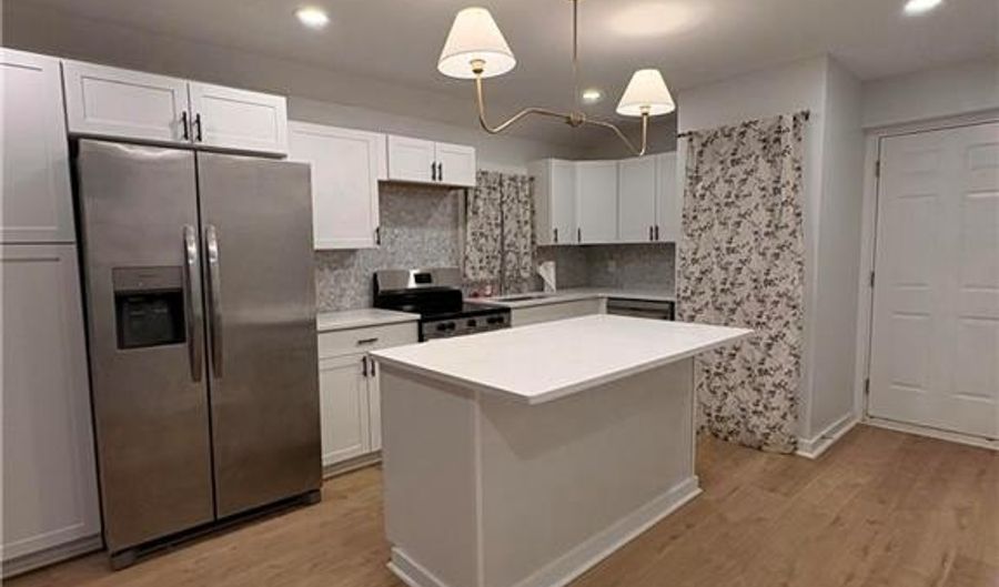 5304 Groovers Landing Rd SE, Acworth, GA 30101 - 2 Beds, 2 Bath