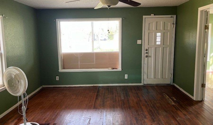 902 S Lamont St, Aransas Pass, TX 78336 - 5 Beds, 3 Bath