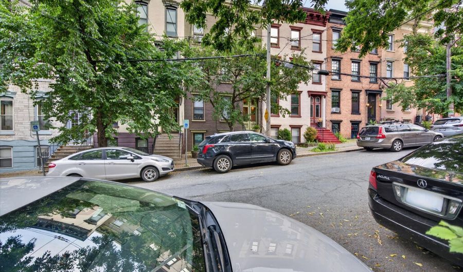 82 Dove St, Albany, NY 12210 - 5 Beds, 4 Bath