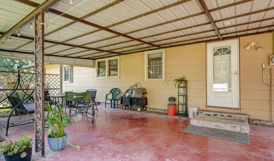 1301 S Tyler Ave, Aurora, MO 65605 - 3 Beds, 2 Bath