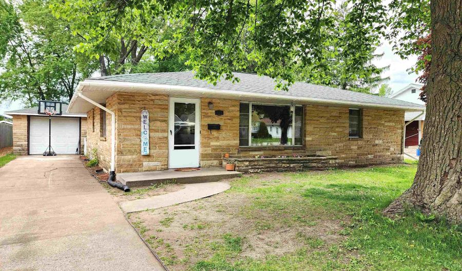 1130 10TH St S, Wisconsin Rapids, WI 54494 - 4 Beds, 2 Bath