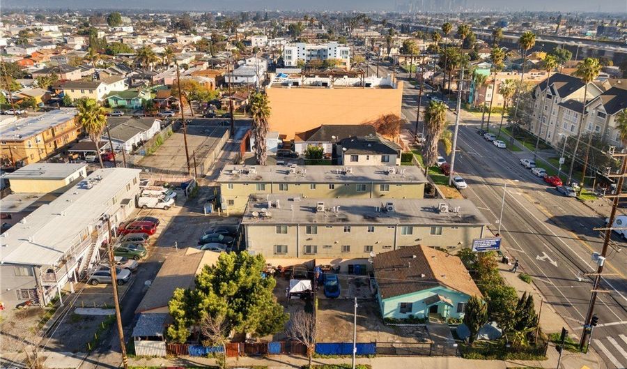 503 W 79th St, Los Angeles, CA 90044 - 6 Beds, 4 Bath