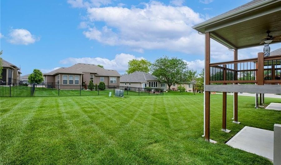 14145 Amanda Ln, Basehor, KS 66007 - 3 Beds, 3 Bath