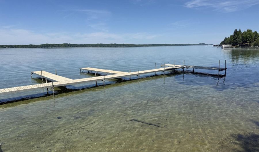 8923 SE Torch Lake Dr, Alden, MI 49612 - 4 Beds, 4 Bath