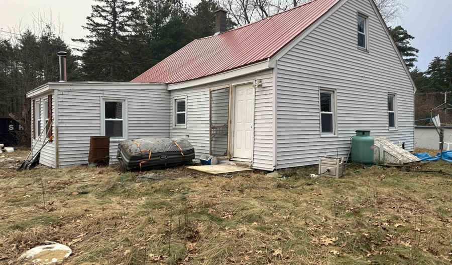 25 Crane Crossing Rd, Newton, NH 03858 - 3 Beds, 1 Bath