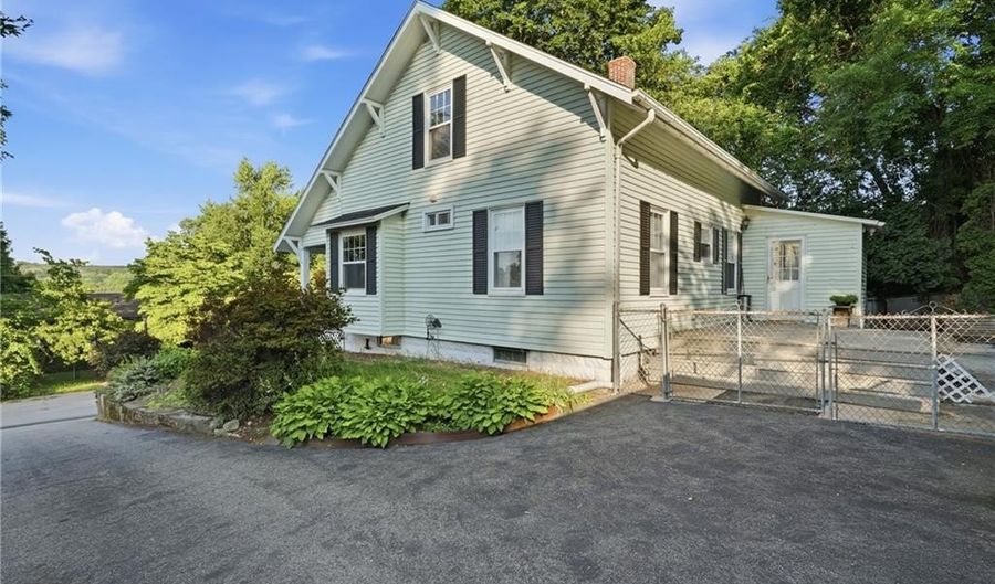 36 Harris Ave, Johnston, RI 02919 - 3 Beds, 1 Bath