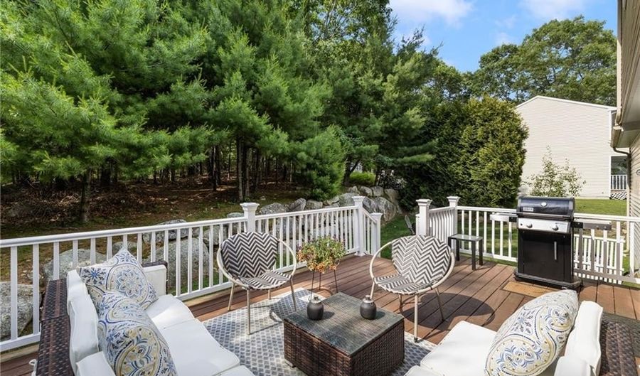24 Cobblestone Ter, Coventry, RI 02816 - 3 Beds, 3 Bath
