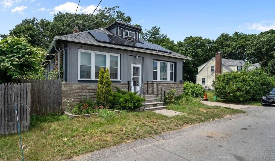 310 Langdon St, North Providence, RI 02904 - 3 Beds, 1 Bath
