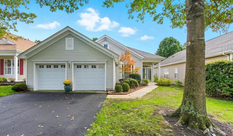 16 Greenways Ln, Lakewood, NJ 08701 - 3 Beds, 2 Bath