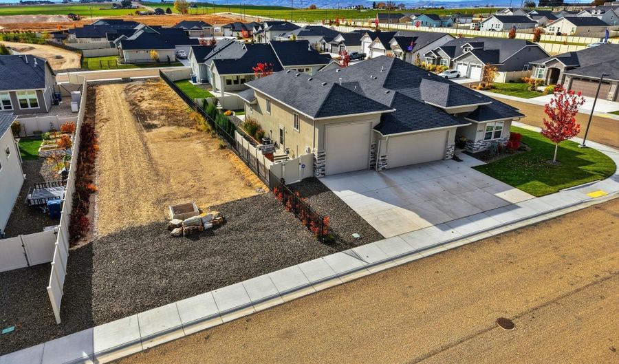 13949 Dominari St, Caldwell, ID 83607 - 3 Beds, 3 Bath