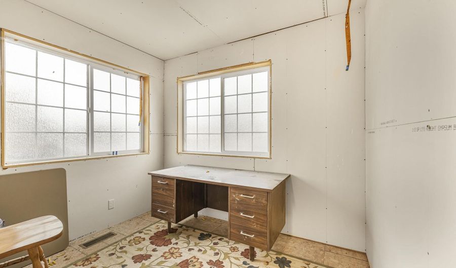 212 E Washington Ave, Aberdeen, ID 83210 - 4 Beds, 2 Bath