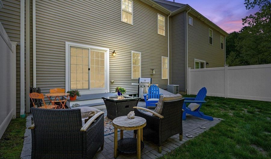 139 Bellwood Cir 139, Bellingham, MA 02019 - 2 Beds, 3 Bath