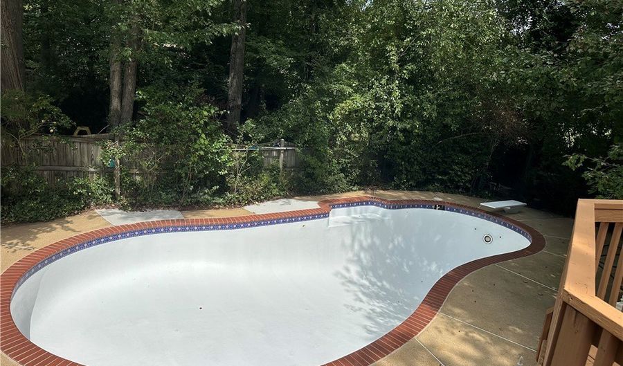 8502 WOODBINE Ln, Annandale, VA 22003 - 5 Beds, 3 Bath