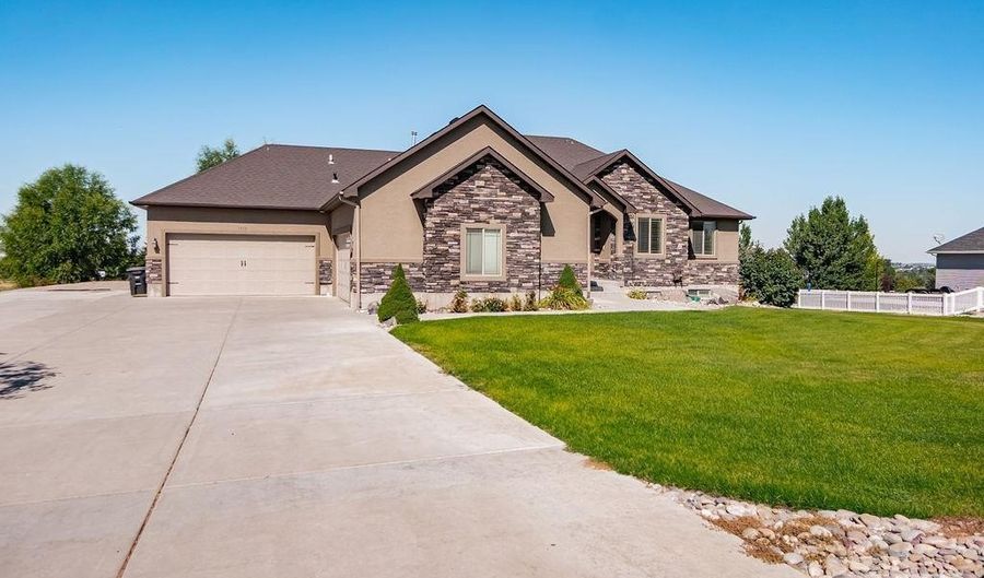 1810 S Bobwhite Dr, Ammon, ID 83401 - 6 Beds, 4 Bath