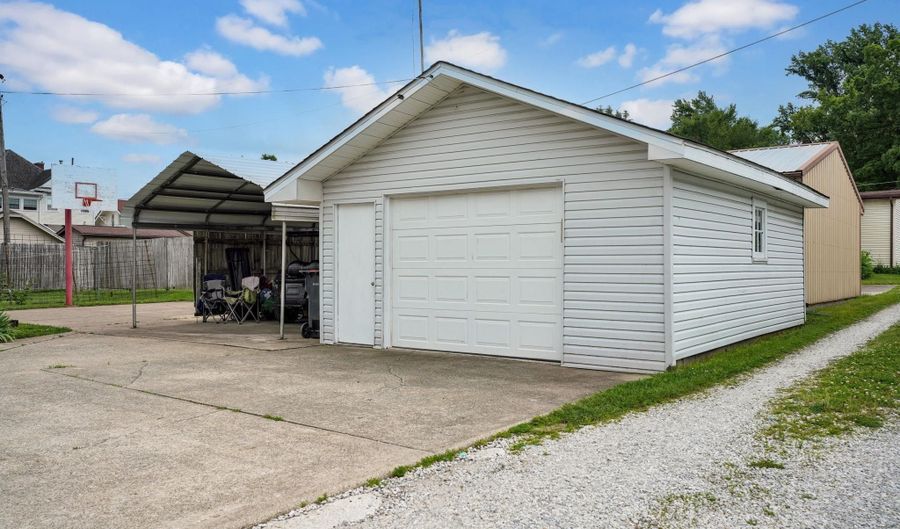 247 W Mechanic St, Bloomfield, IN 47424 - 3 Beds, 2 Bath