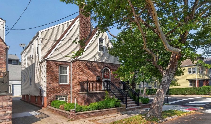 111 W 57TH St, Bayonne, NJ 07002 - 3 Beds, 2 Bath