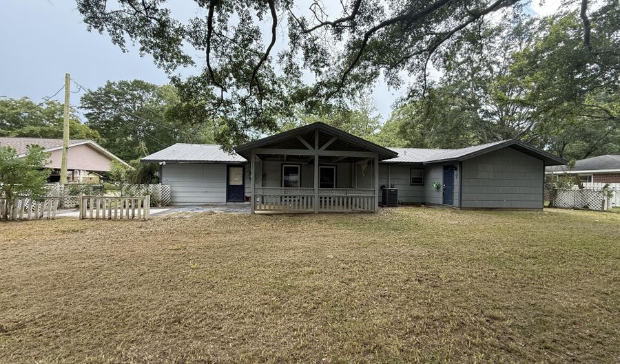 208 Shady Oak Dr, Aberdeen, MS 39730 - 3 Beds, 2 Bath