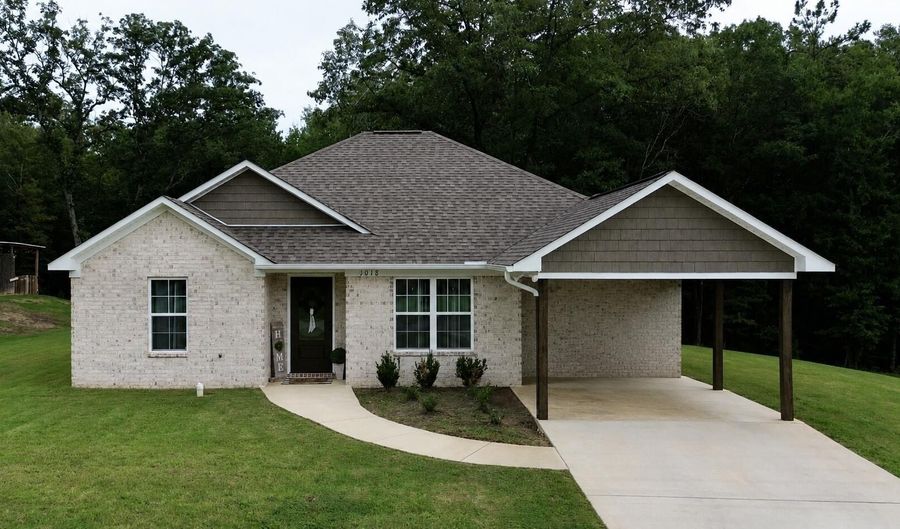 1018 N Sherman Dr, Blue Springs, MS 38828 - 3 Beds, 2 Bath