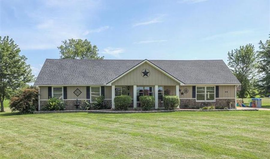 45 NE County Road 17404 Rd, Archie, MO 64725 - 3 Beds, 2 Bath