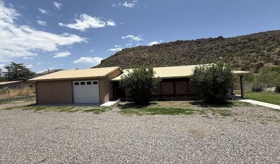 421 Elm, Bayard, NM 88023 - 2 Beds, 2 Bath