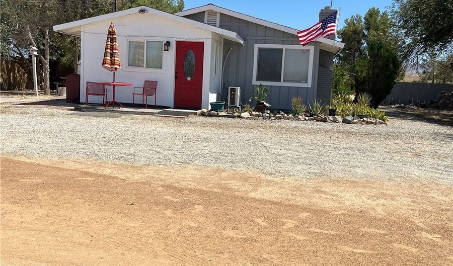 11033 Chipmunk Rd, Apple Valley, CA 92308 - 2 Beds, 1 Bath