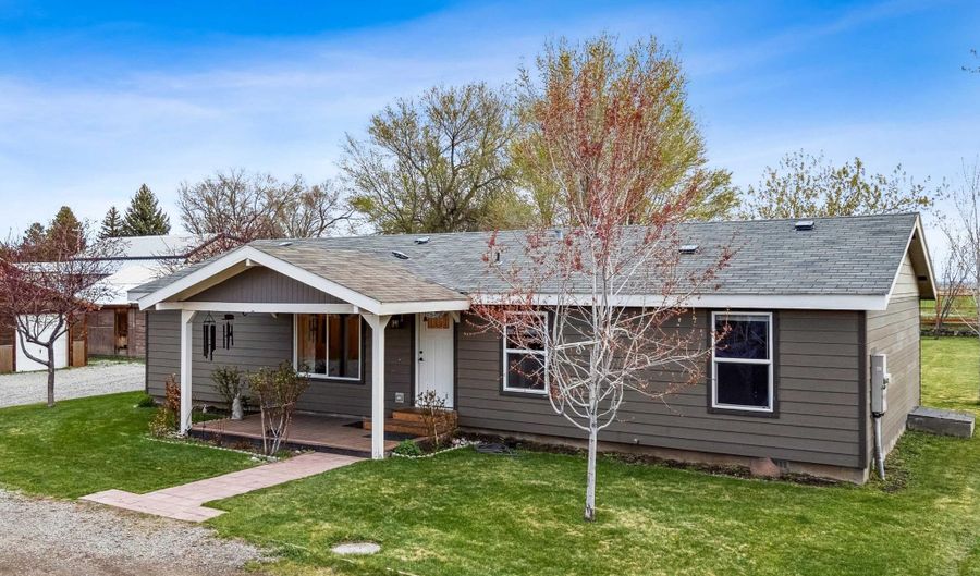 20474 N Main St, Carey, ID 83320 - 3 Beds, 2 Bath