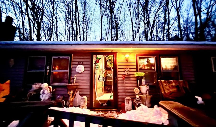 464 Lopus Rd, Beacon Falls, CT 06403 - 2 Beds, 1 Bath
