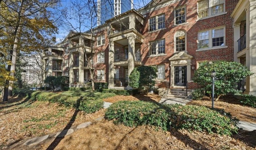 2814 Peachtree Rd NW 4, Atlanta, GA 30305 - 2 Beds, 1 Bath