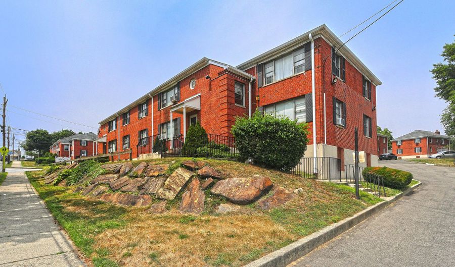 460 Lexington Ave APT 201, Bridgeport, CT 06604 - 2 Beds, 1 Bath