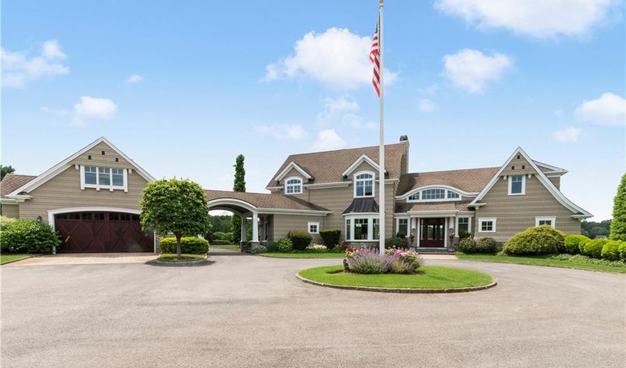 1 Gerald's Farm Dr, Exeter, RI 02822 - 5 Beds, 8 Bath