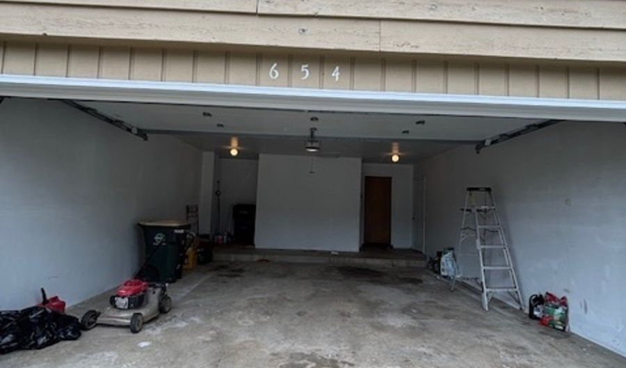 654 Longview Dr, Antioch, IL 60002 - 3 Beds, 2 Bath