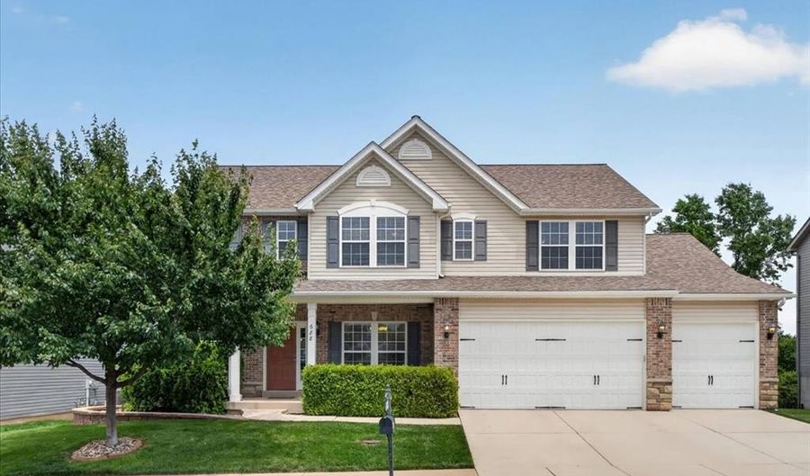 688 Stoney Creek Ln, Ballwin, MO 63021 - 5 Beds, 5 Bath
