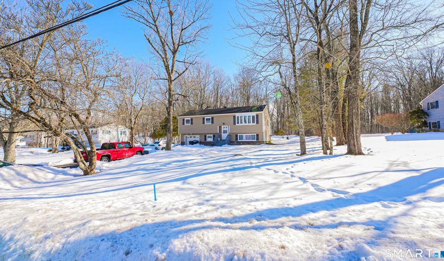 36 Benson Dr, Danbury, CT 06810 - 3 Beds, 1 Bath